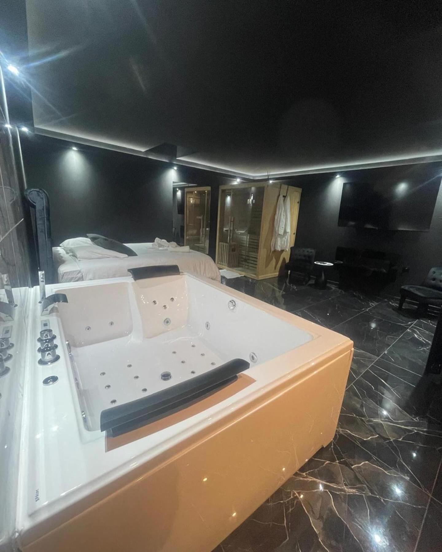 La Suite Prestige Jacuzzi,Sauna,Netflix,Disney Amiens Exterior photo